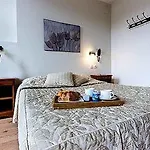 Logis Regina Hotel