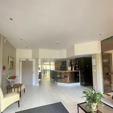 Logis Regina Hotel 3*